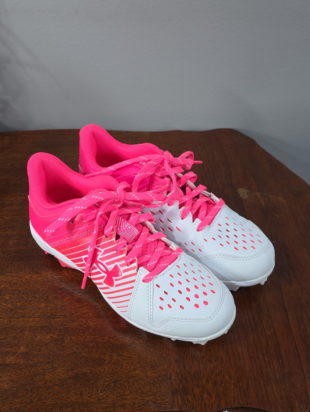 New Without Tags Under Armour Kids Cleats in White and Hot Pink